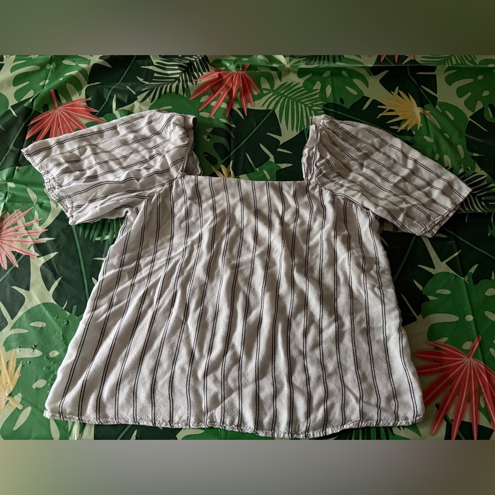 A New Day Black Striped White Cropped Short Sleeved Top M